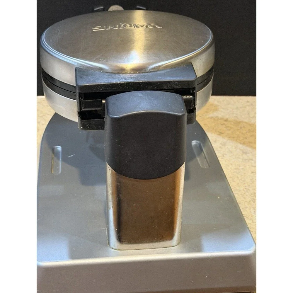 Waring Pro Restaurant Style Thick Belgian Waffle Maker Deep Pocket Flip WMK200